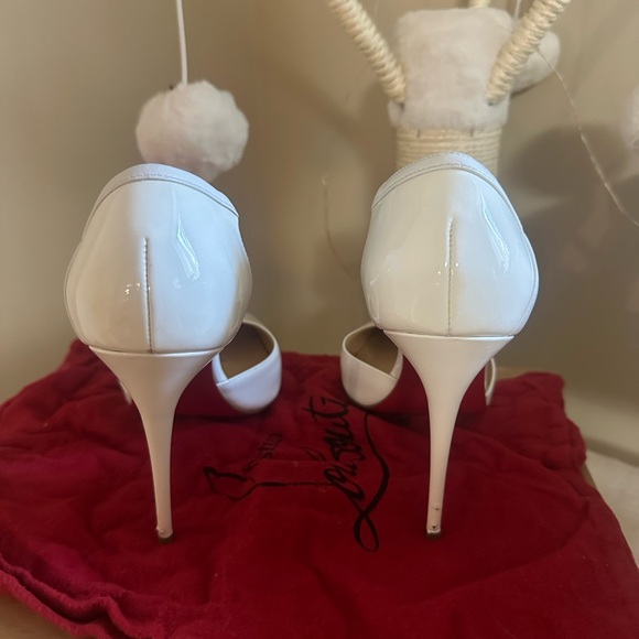 Whit Louboutins bought from the Holt Renfrew in Toronto. 100mm. Size 38 - Picture 2 of 6